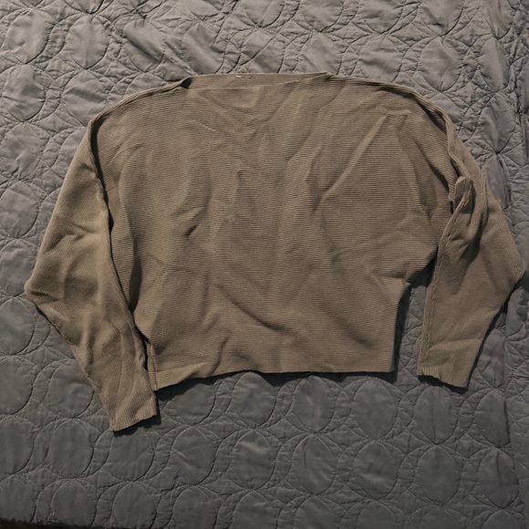 Green horizontal doleman sweater - Picture 1 of 1